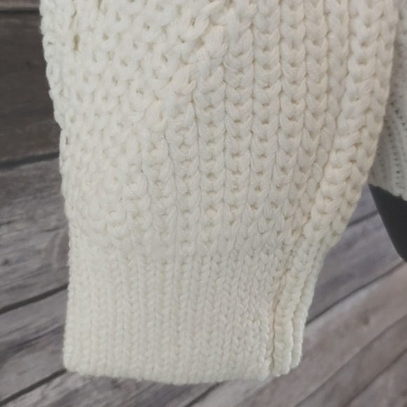 Ivory Cable Knit Sweater Size M/L - Picture 13 of 16